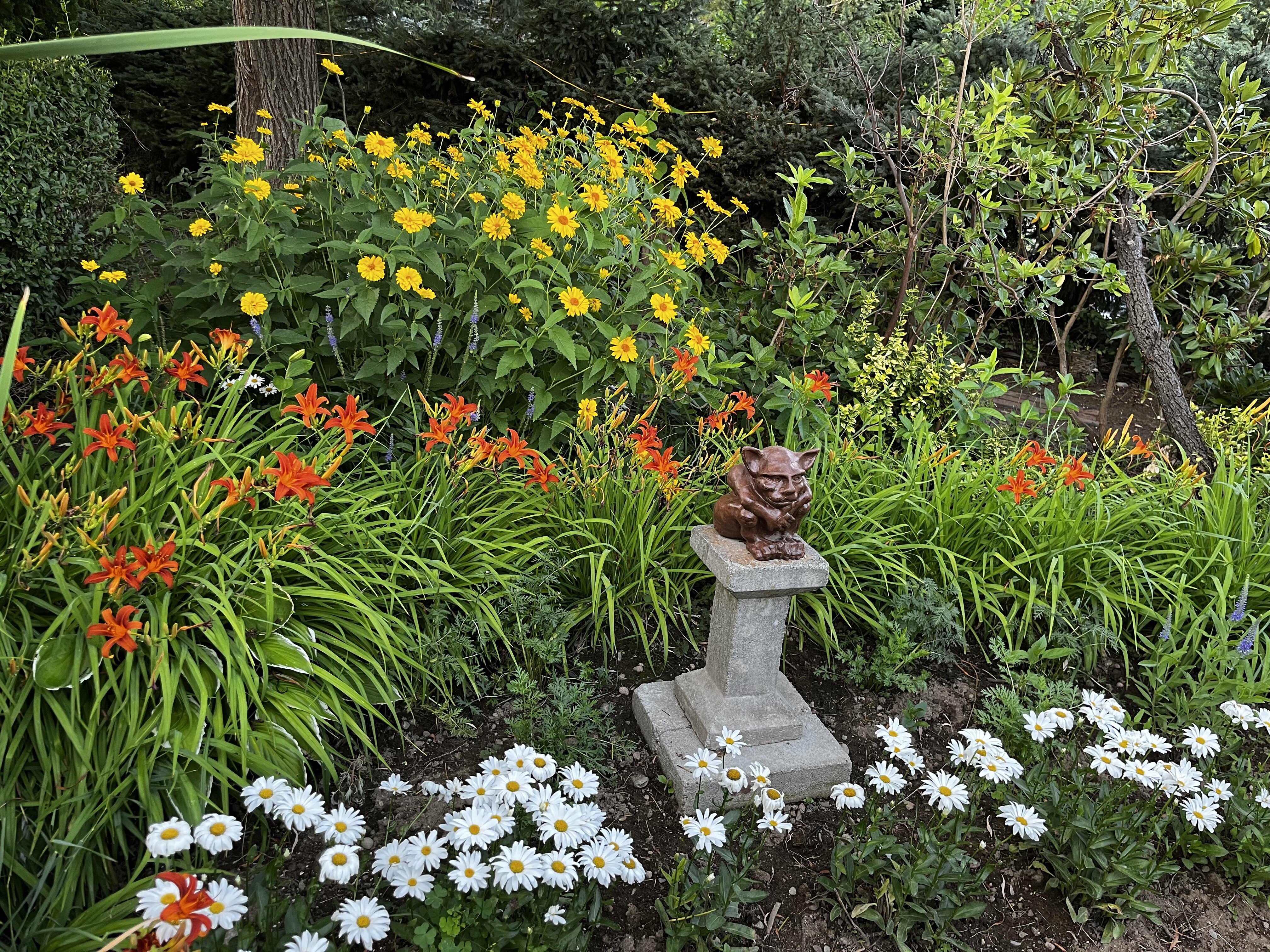 Outdoor grounds at Genelle House B and B