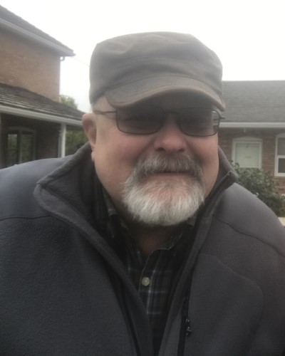 Portrait representing Gordon, host at Genelle House B and B